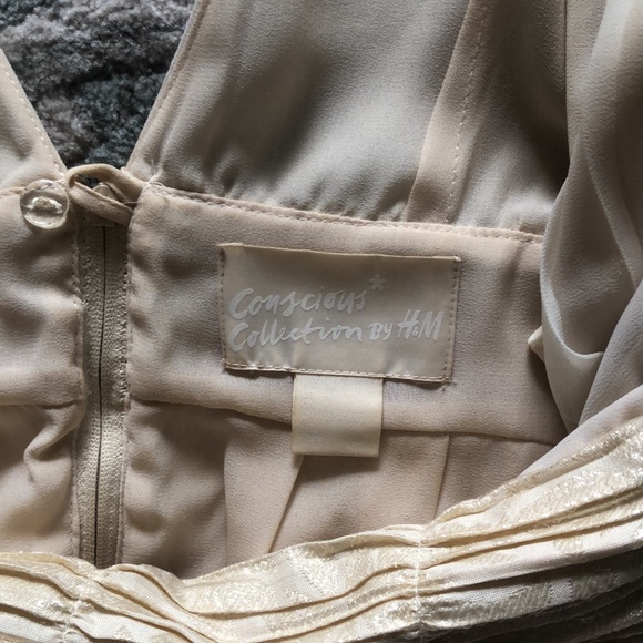 Women’s dress - Picture 4 of 4